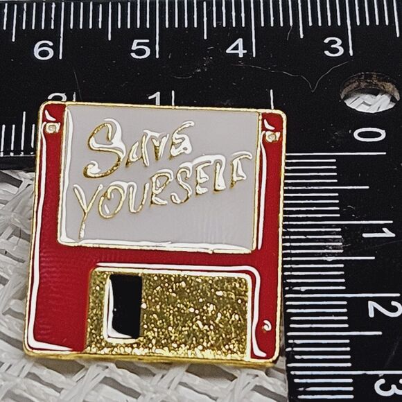 Retro Floppy Disc Save Yourself Enamel & Metal Pin Vintage Memorabilia Red White - Picture 3 of 7
